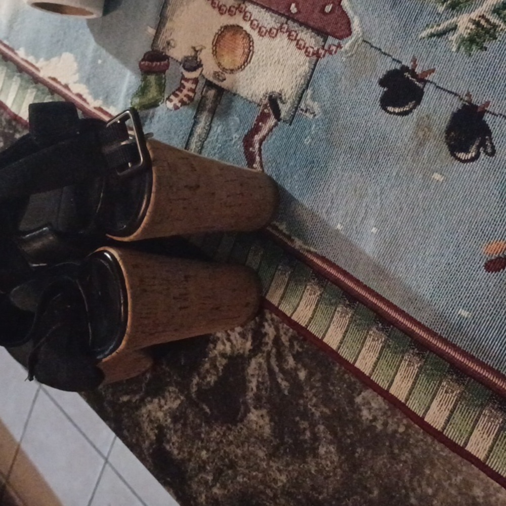 Shoes - Picture 2 of 4